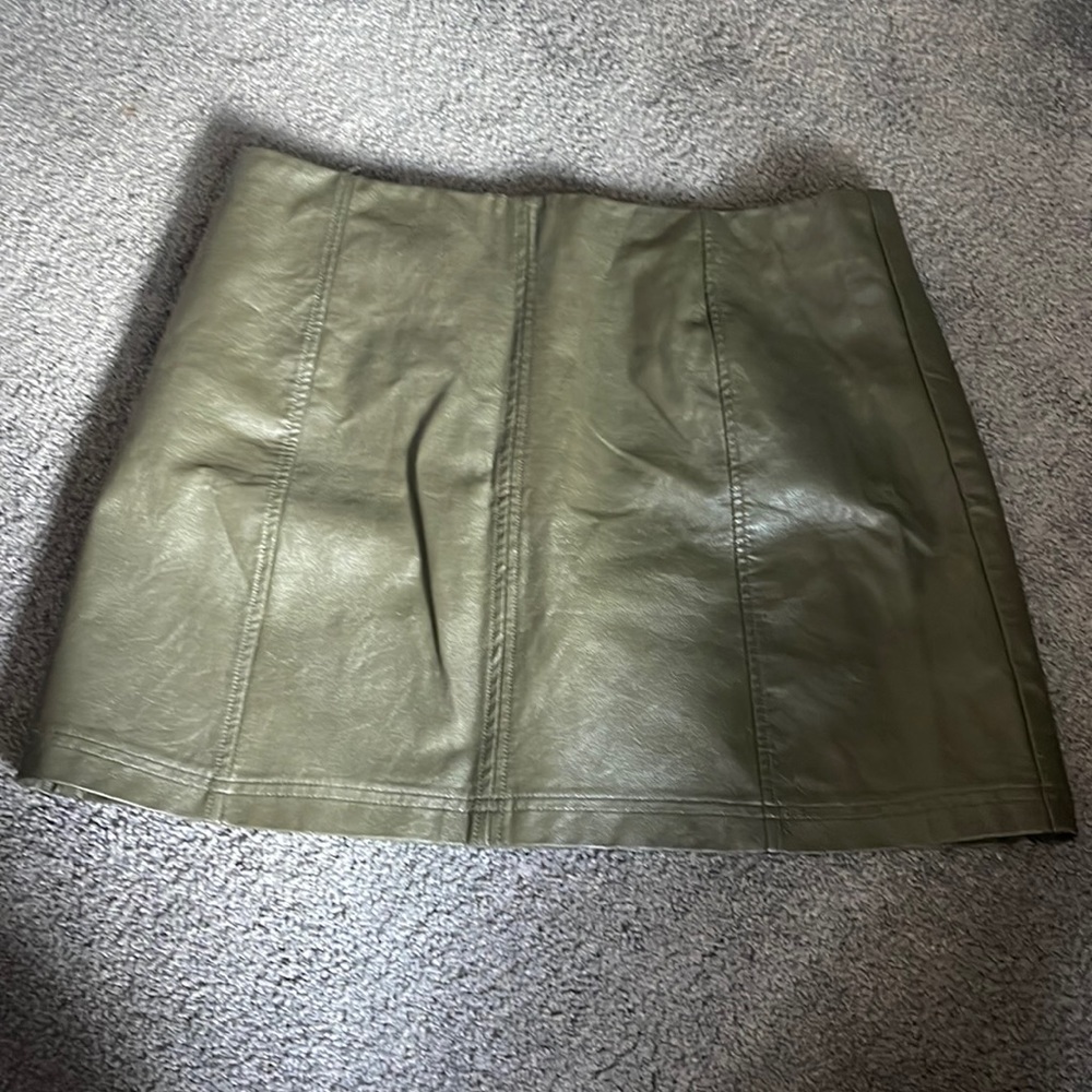 Francesca’s leather skirt forest green size large